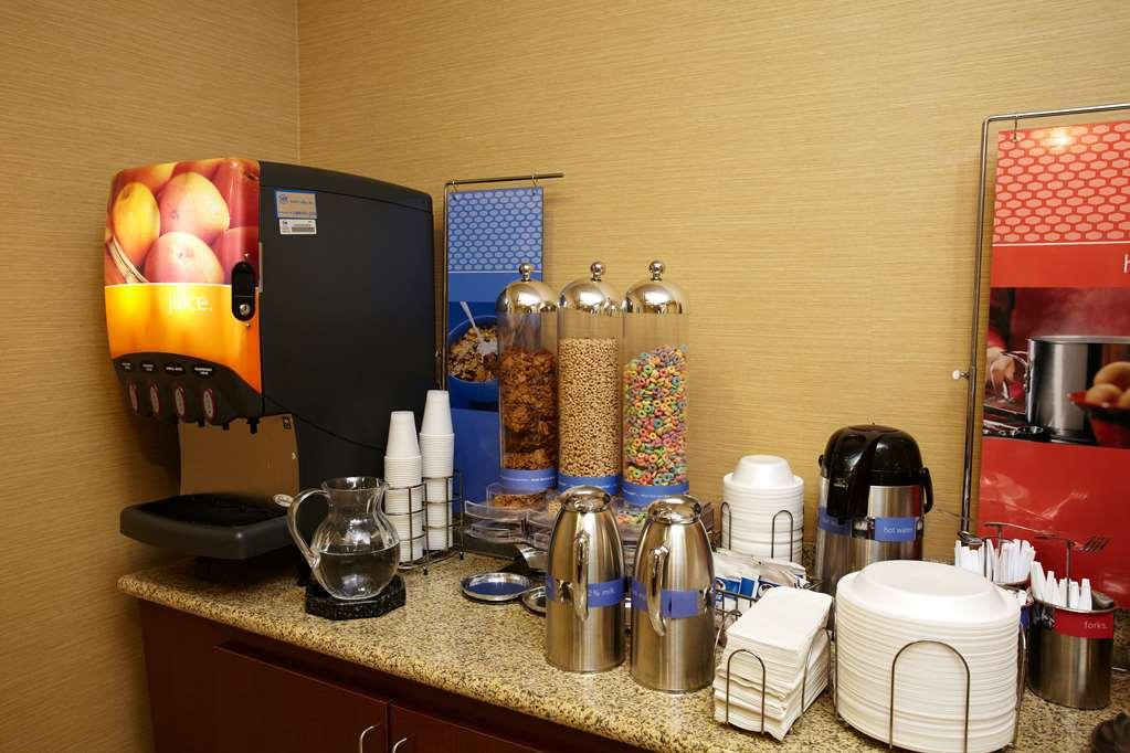 Hampton Inn Fairmont Restaurant foto