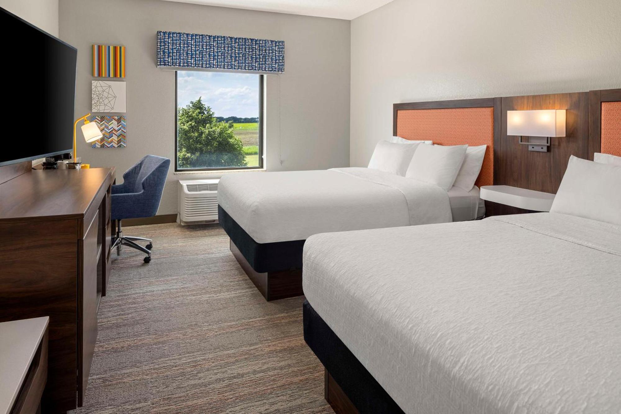 Hampton Inn Fairmont Buitenkant foto