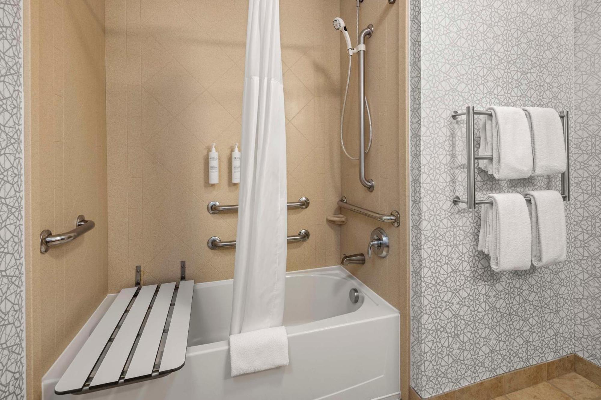 Hampton Inn Fairmont Buitenkant foto