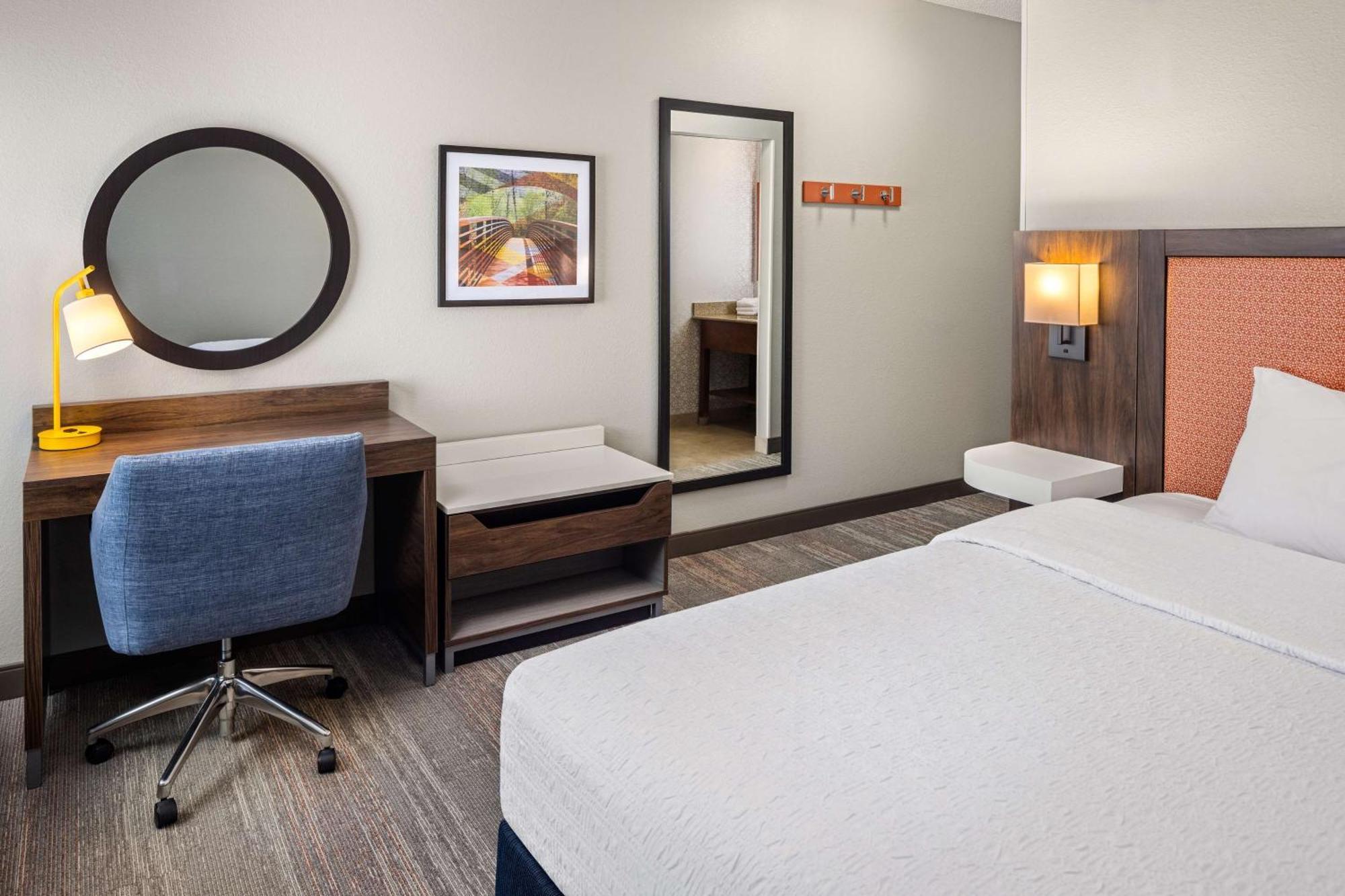Hampton Inn Fairmont Buitenkant foto