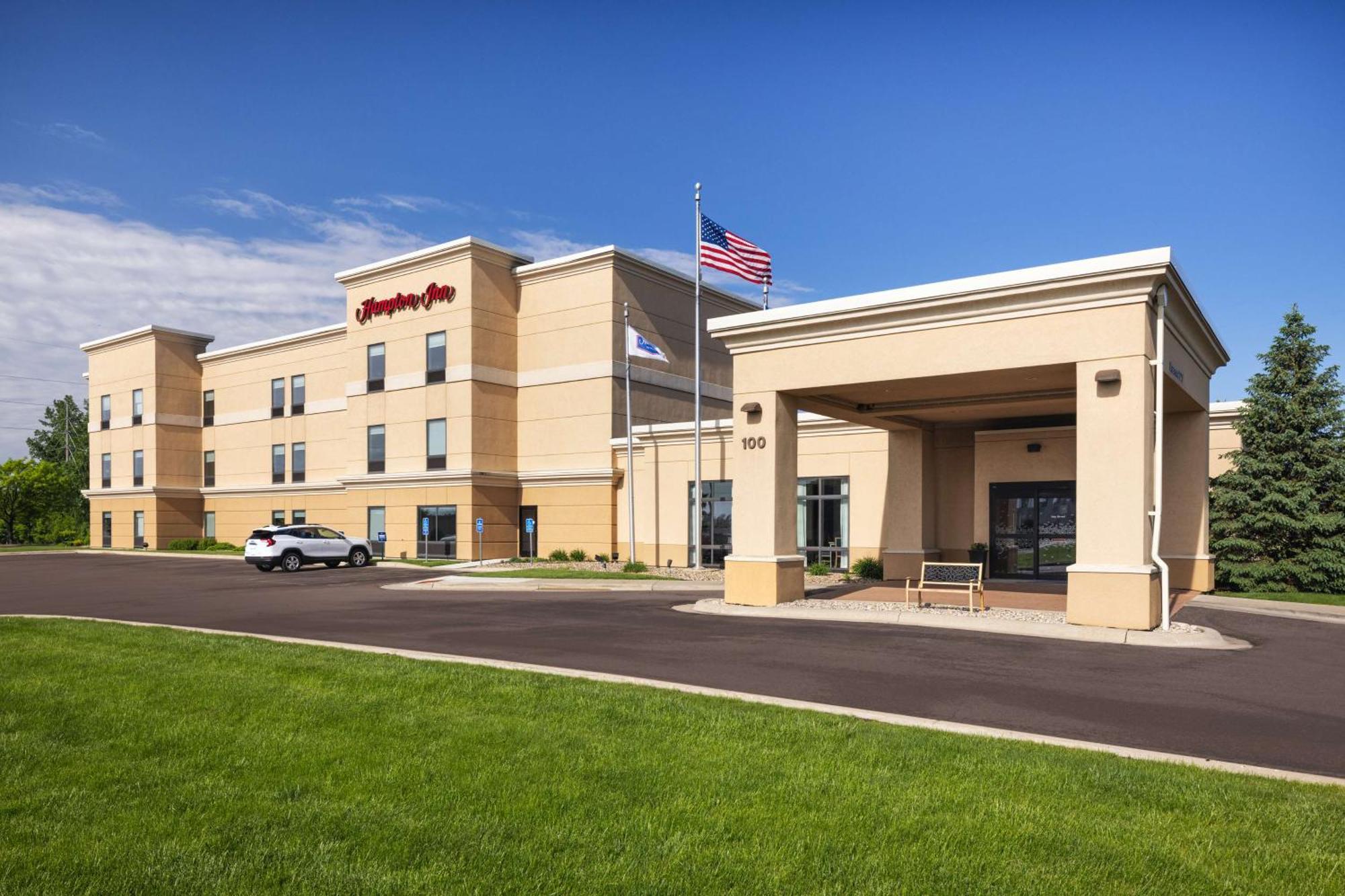 Hampton Inn Fairmont Buitenkant foto
