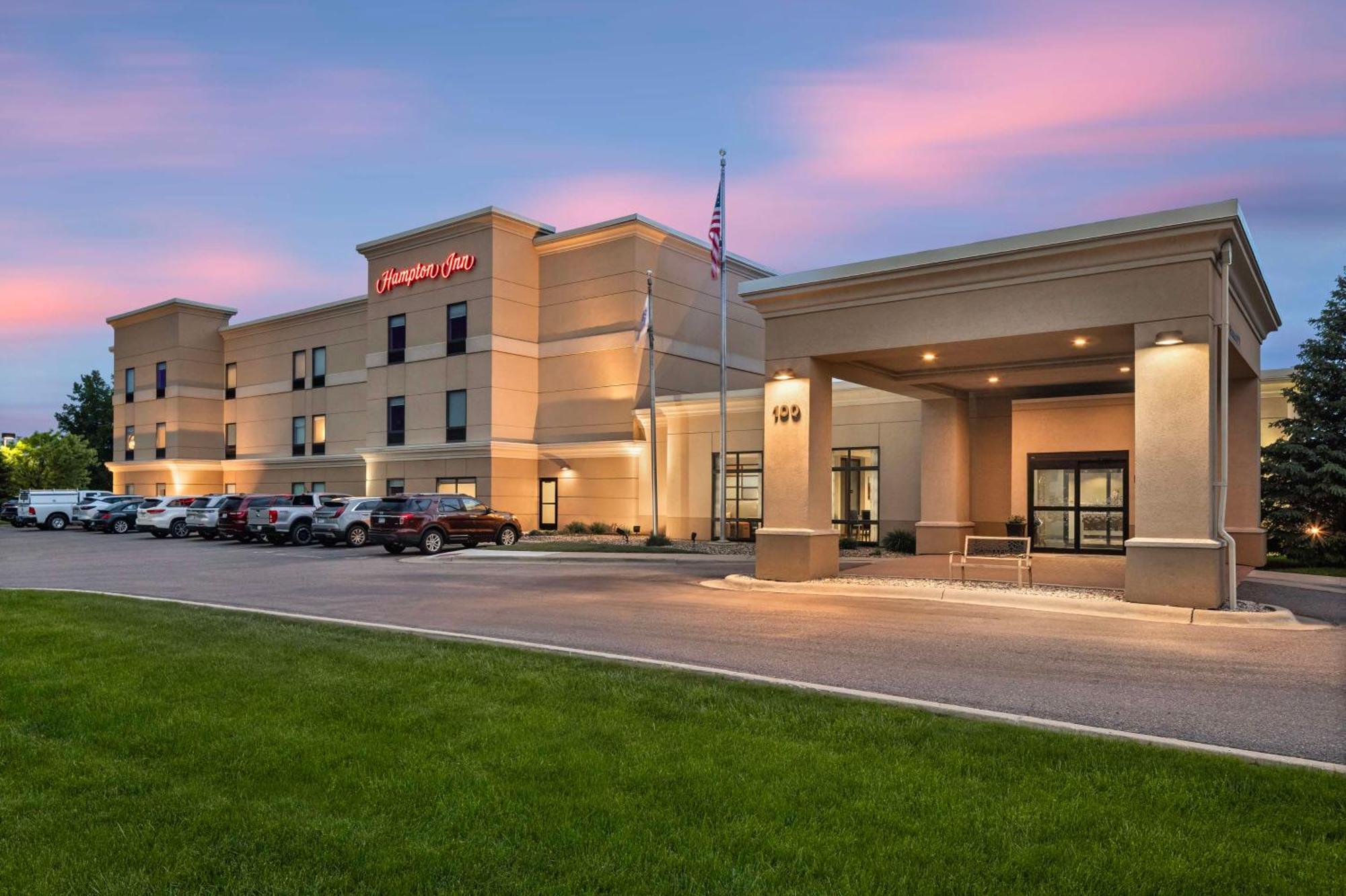 Hampton Inn Fairmont Buitenkant foto