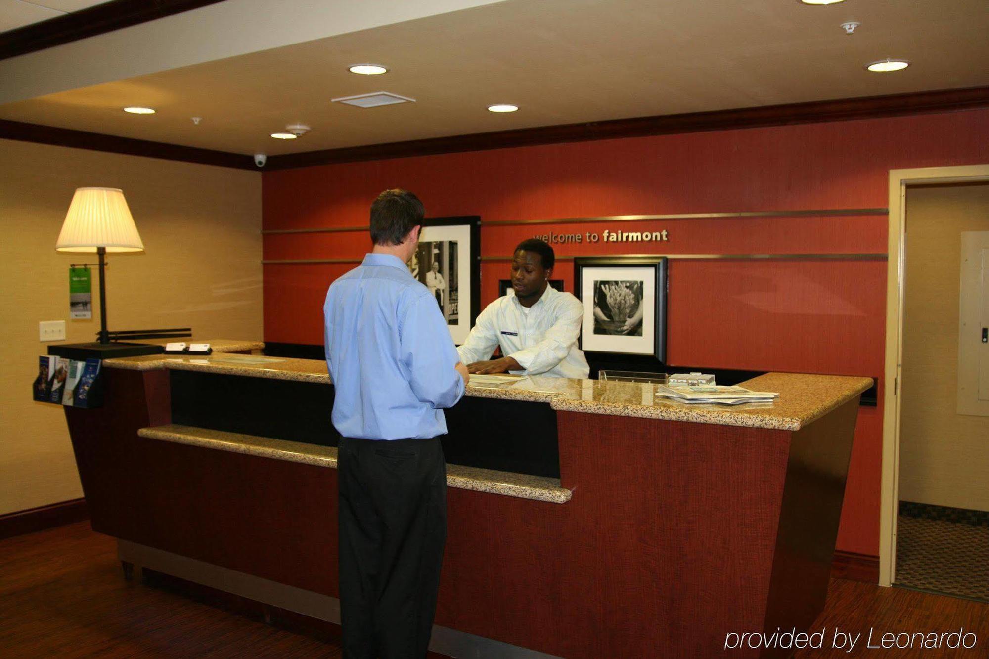 Hampton Inn Fairmont Interieur foto