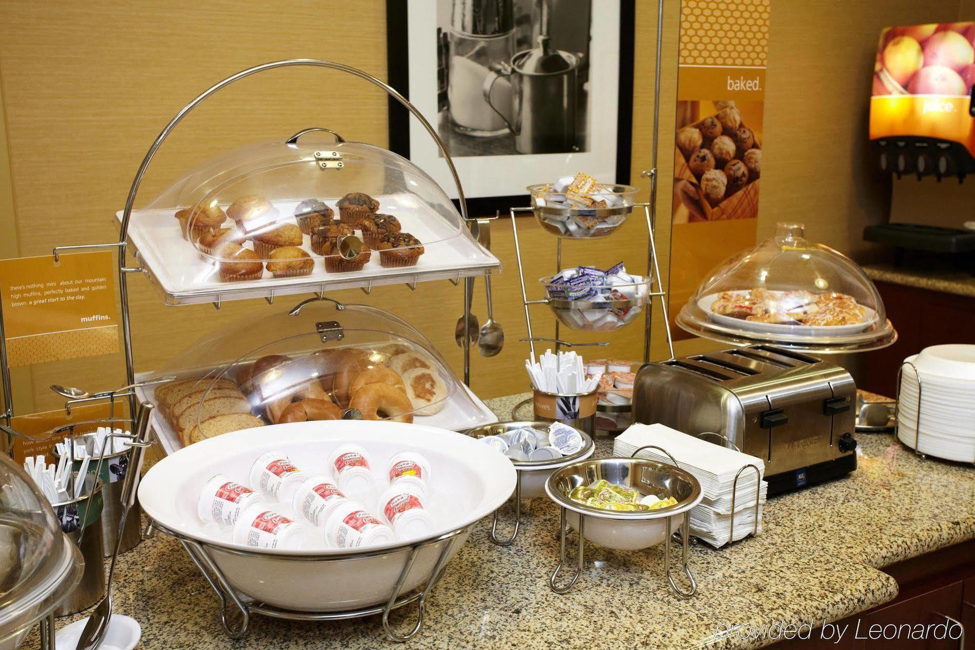Hampton Inn Fairmont Restaurant foto