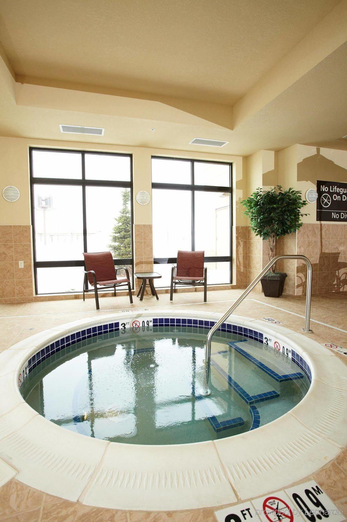 Hampton Inn Fairmont Buitenkant foto